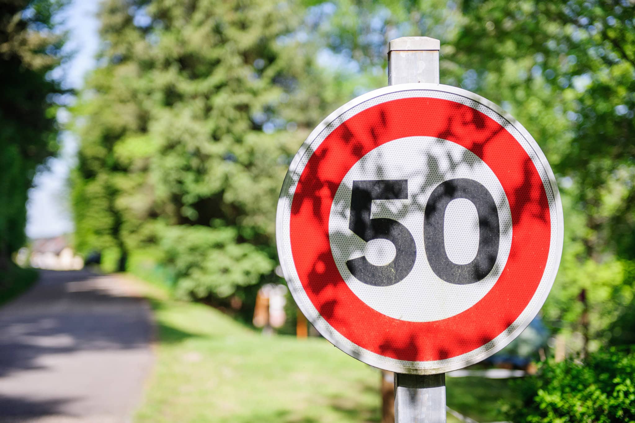 7 av 10 ønsker ikke høyere fartsgrenser på norske veier.