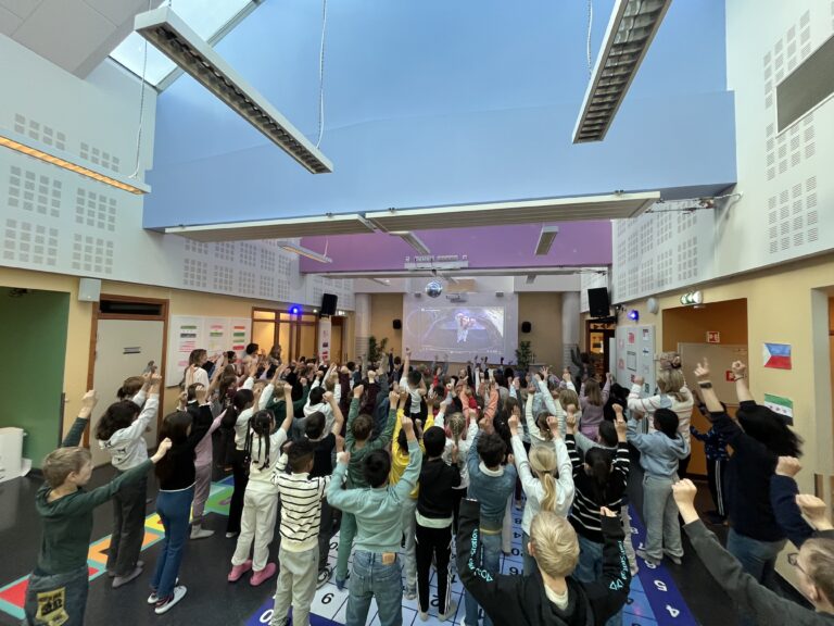 Døli skole danser til videoen