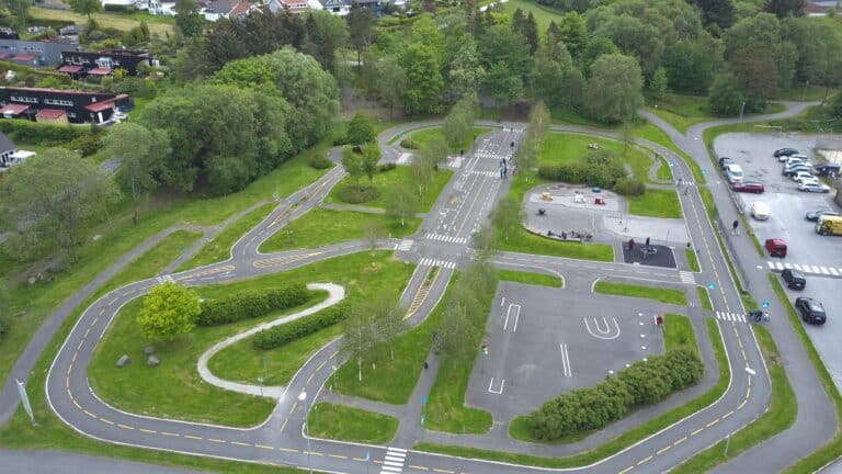 Dronebilde av Sandnes sykkelgård i Rogaland